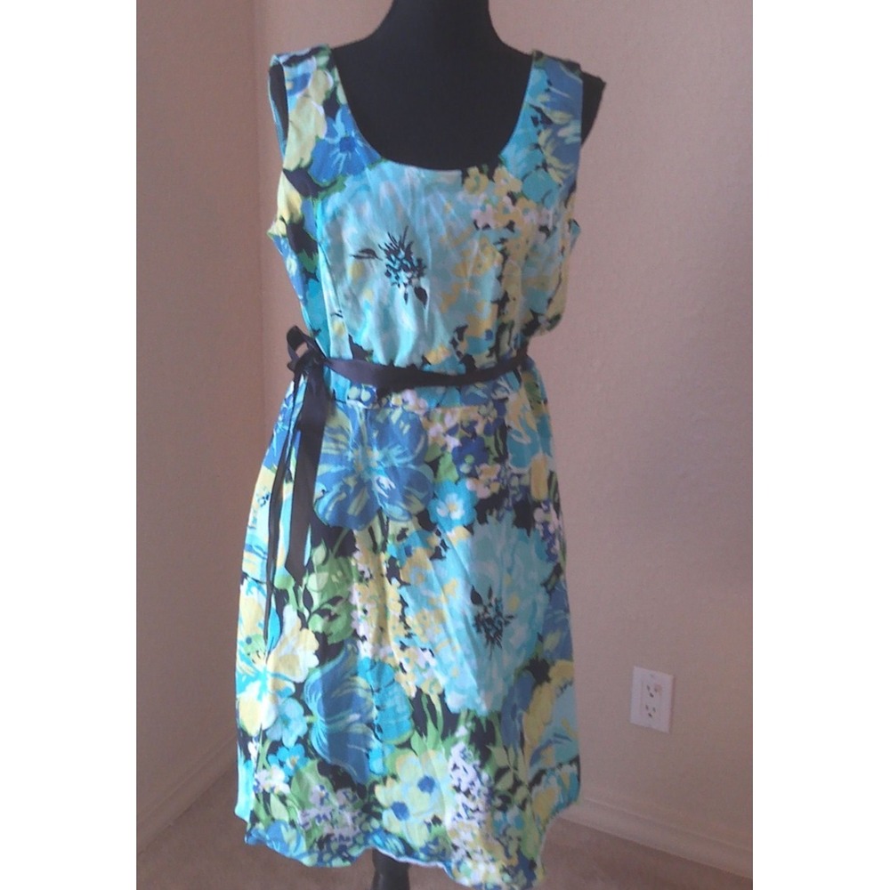 STUDIO I PETITE SIZE 12 SLEEVELESS FLORAL DRESS WITH RIBBON BELT